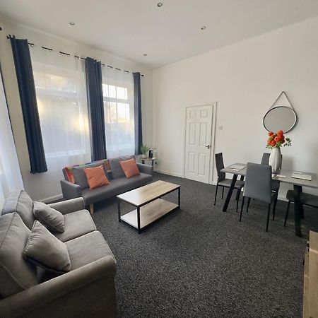 Large Ground Floor Apartment - South Shields - 3 Minutes From South Tyneside Hospital, 8 Minutes From Beach Exterior photo