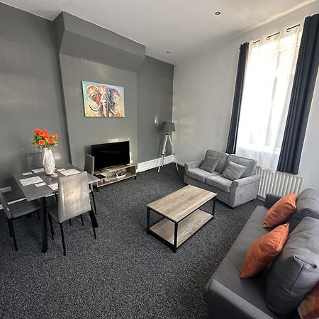 Large Ground Floor Apartment - South Shields - 3 Minutes From South Tyneside Hospital, 8 Minutes From Beach Exterior photo