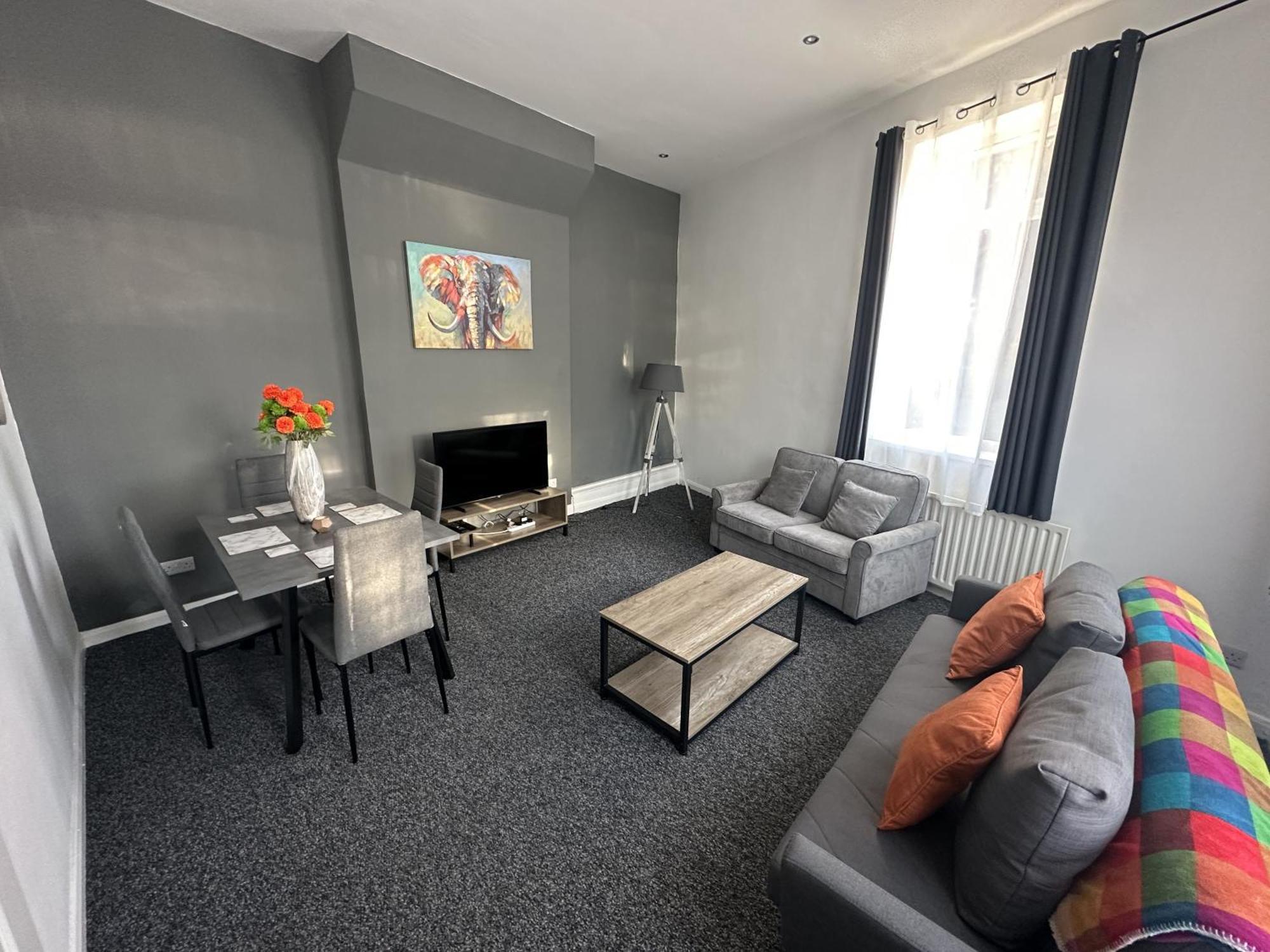 Large Ground Floor Apartment - South Shields - 3 Minutes From South Tyneside Hospital, 8 Minutes From Beach Exterior photo